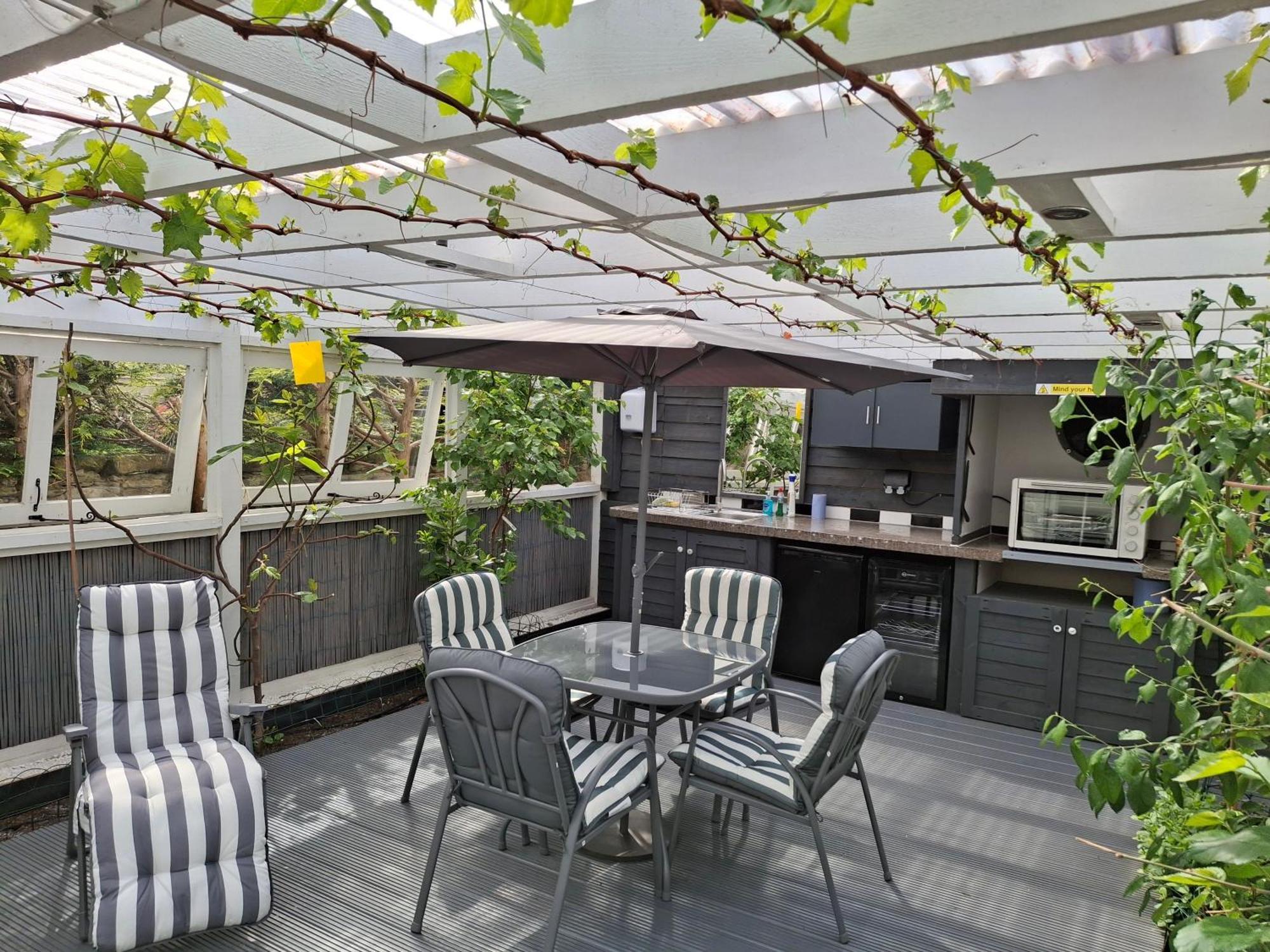 Apartamento The Treehouse By Airlie Nairn Exterior foto